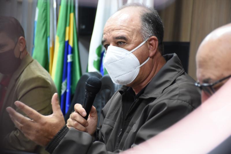 Presidente Carlos Alberto Machado discursa em favor da comunidade LGBTQIA+